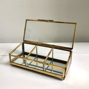 Glass case / jewelry box